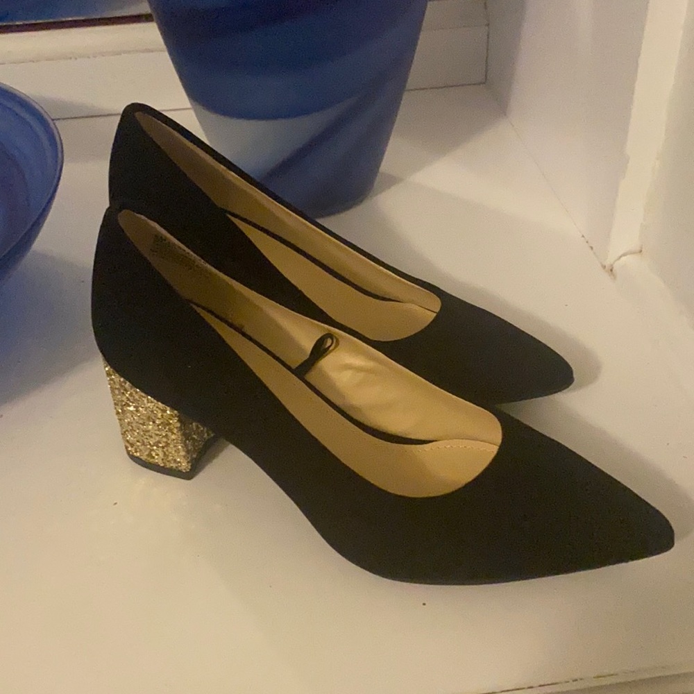 Liz Claiborne Beautiful & Elegant Black Velvet shoe w/Glitter Heel